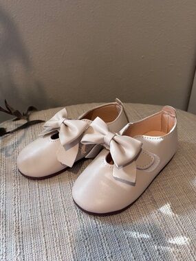Girls size 6C dress shoes